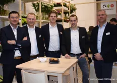 The guys from Royal van Zanten Jan de Boer, Jeroen Meeder, Don Schilder, Leon de Mooij and Nico Laan brought their Multiflora Milkshake series to the attention of the fair's visitors. The plant has many flowers with hard colours, gradual flower opening and a good vase life.